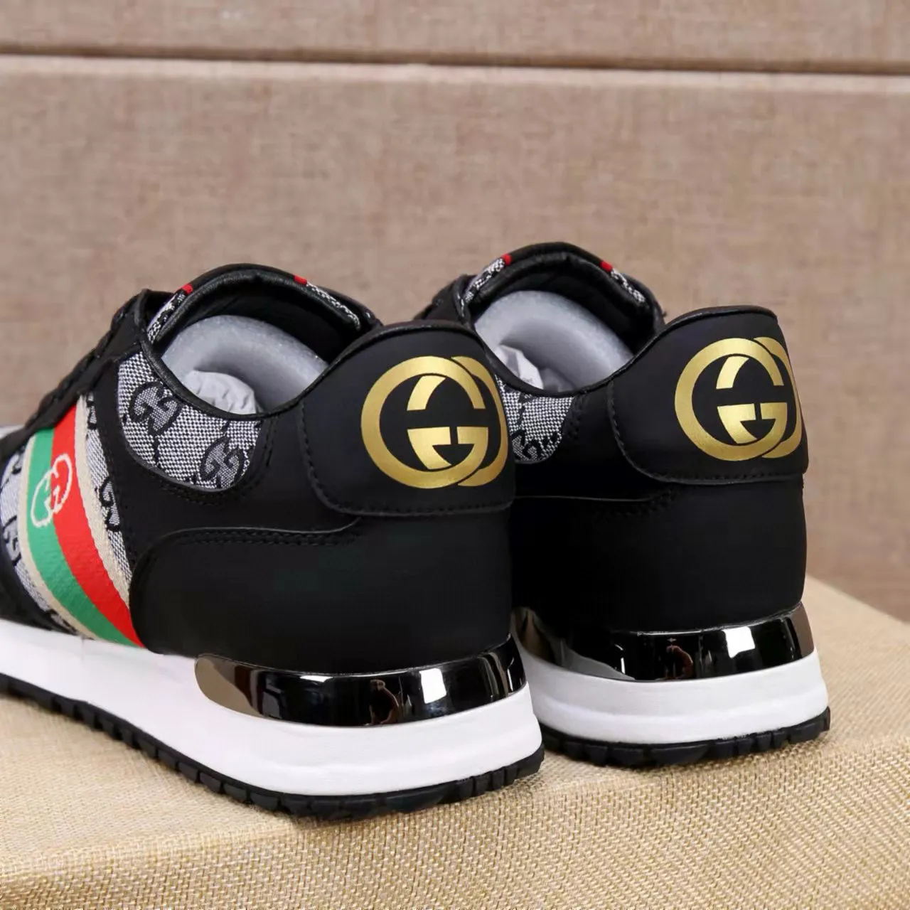 Factory price: 400💰[Gucci men's sports shoes] Gucci fashionable casual men's shoes🇨🇳Original 1:1 mold opening, new model debuts first💯Not high-profile but avant-garde, simple, low-key and fashionable, super versatile style🌿Made of original cowhide➕Sheepskin lining🎋The version is comfortable on the feet, first-class workmanship🍍Number: 38-44, (45 customized)